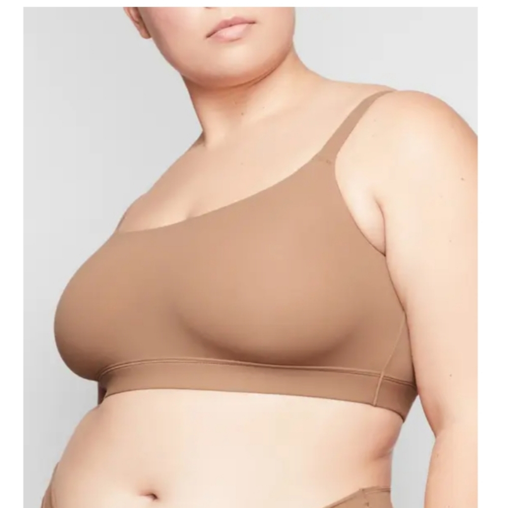 SKIMS Nude (Clay) Scoop Neck Bralette - XS